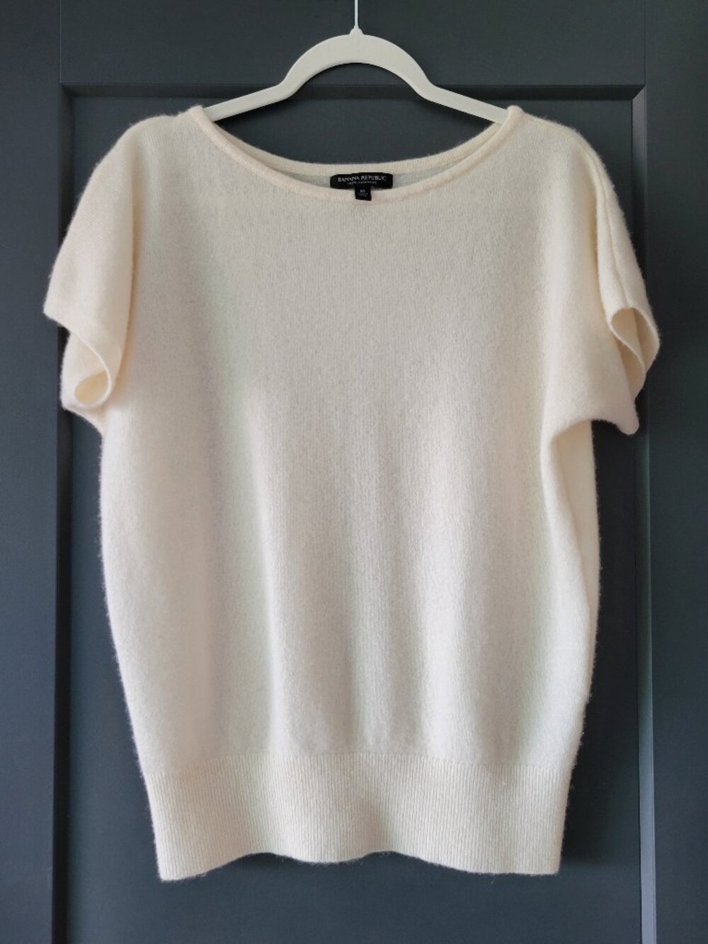 Banana Republic 100% Cashmere Women’s Short Sleeve Sweater NWOT!